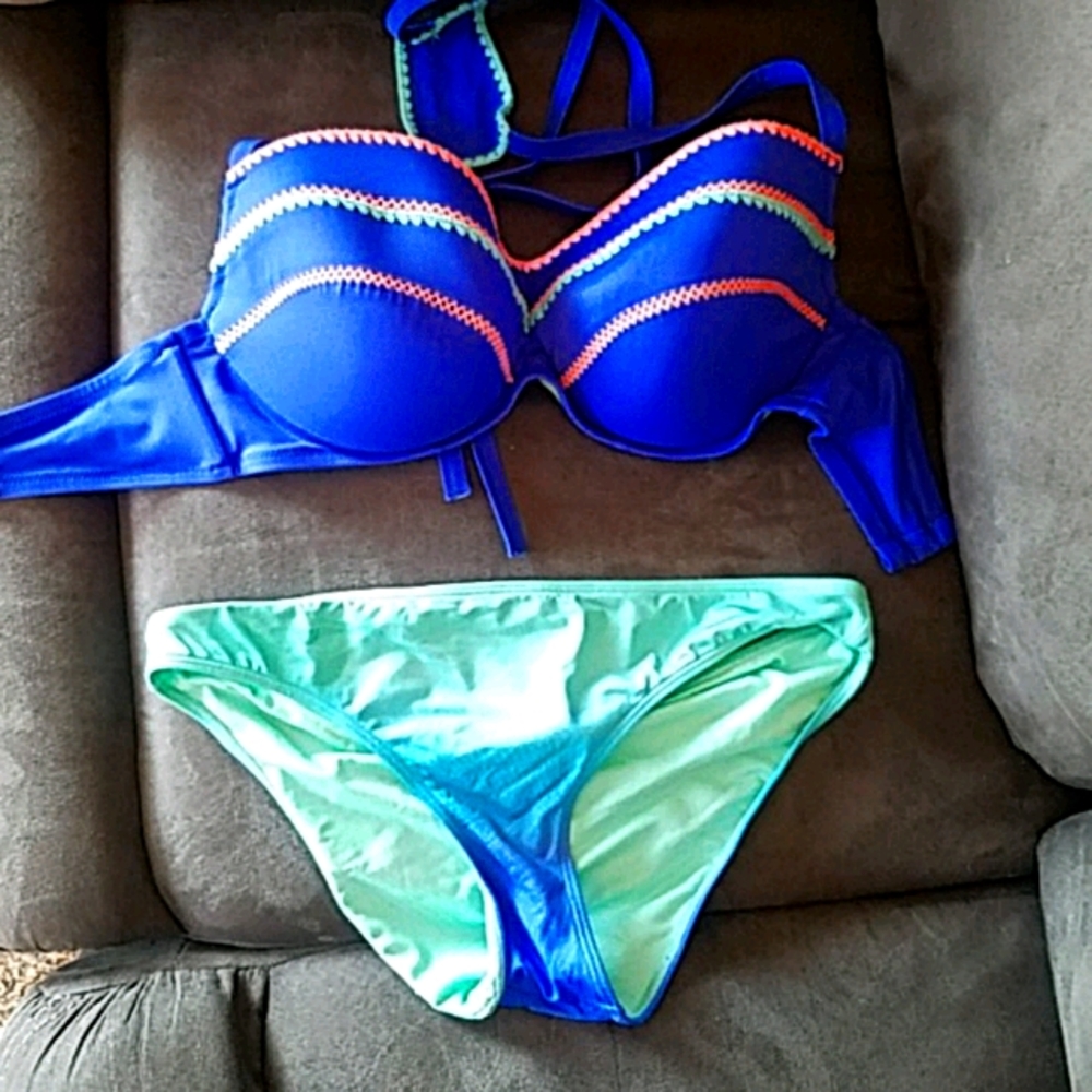Bikini top 38d bottoms large